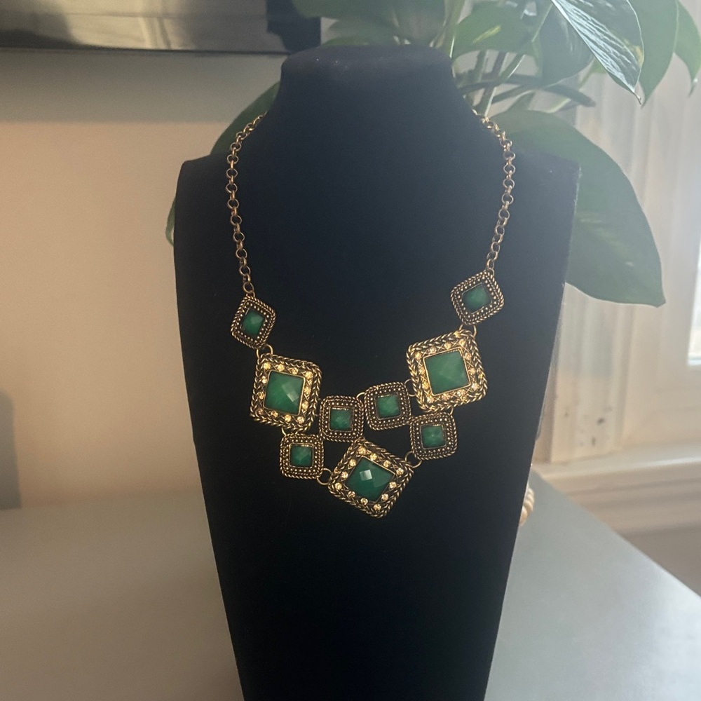 Elegant Gold and Green Statement Necklace